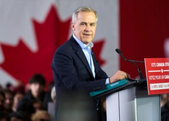 Mark Carney hablando en un rally de campaña.