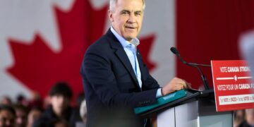 Mark Carney hablando en un rally de campaña.