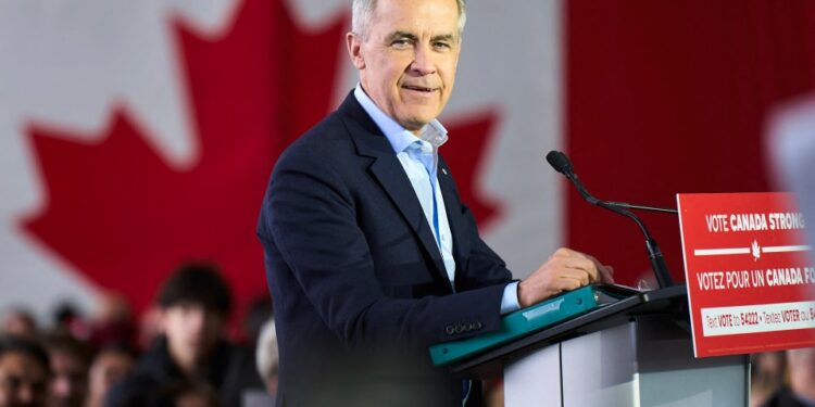 Mark Carney hablando en un rally de campaña.