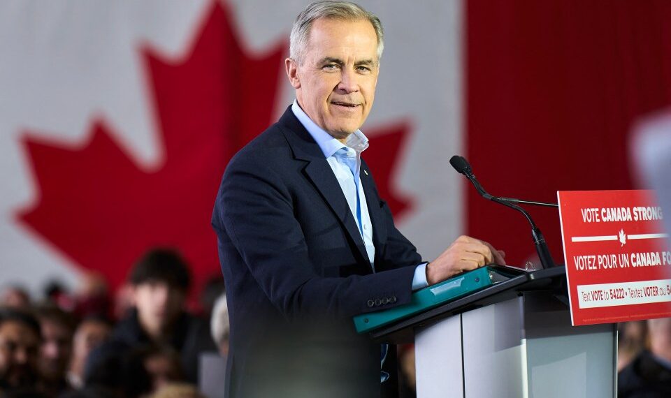 Mark Carney hablando en un rally de campaña.