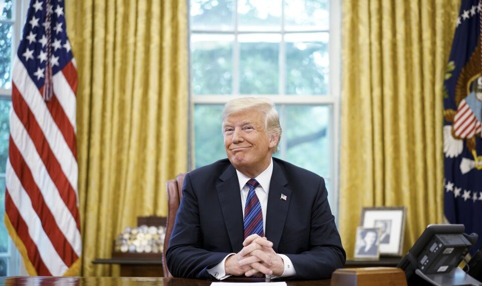 El presidente Donald Trump en la Oficina Oval.