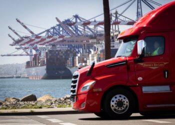 Trump ordena a todos los camioneros que sean competentes en hablar, leyendo inglés