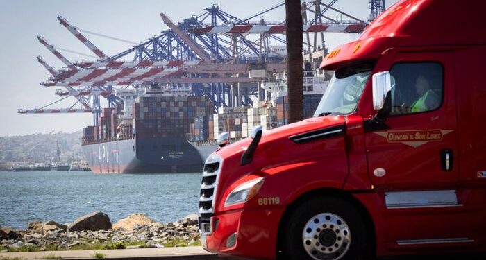 Trump ordena a todos los camioneros que sean competentes en hablar, leyendo inglés