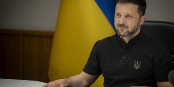 Volodymyr Zelenskyy dando comentarios de videoconferencia.