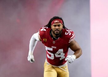 49ers firman LB Warner a una extensión masiva