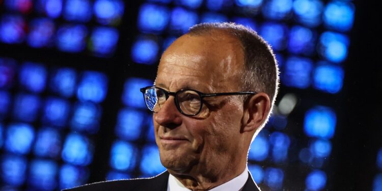 Friedrich Merz en un servicio conmemorativo.