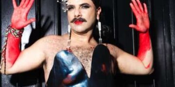 Artista de arrastre Mama Ganuush.