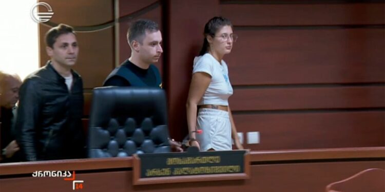 Bella May Culley en la corte en Tbilisi, Georgia.