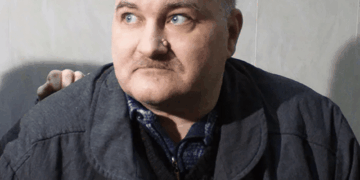 Retrato de un hombre con una chaqueta oscura.