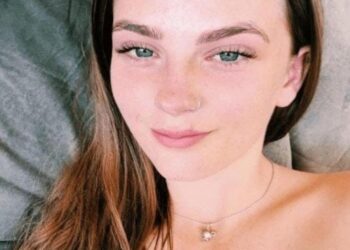 Foto de la adolescente desaparecida Phoebe Bishop.