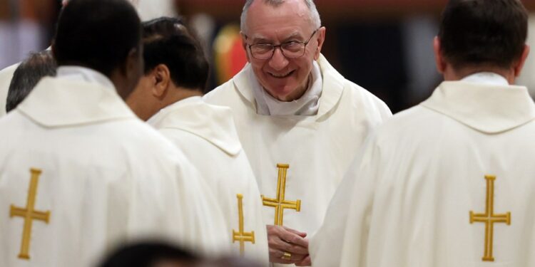 Cardenal Pietro Parolin en una misa en la Basílica de San Pedro.