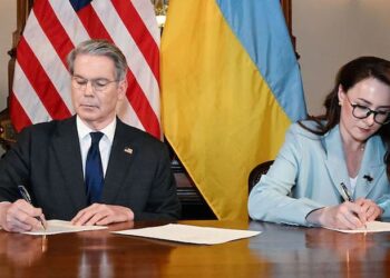 De acuerdo con Minerales de firma de Ucrania, Ucrania