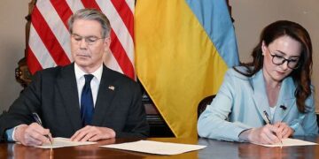 De acuerdo con Minerales de firma de Ucrania, Ucrania