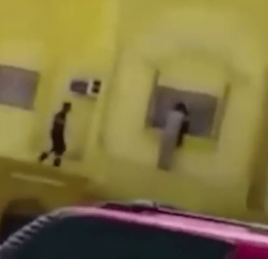 Video todavía de mujeres en una prisión de Arabia Saudita.