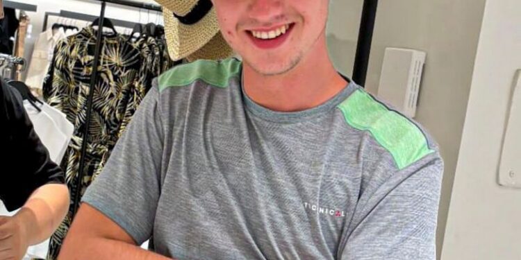 Foto de Jay Slater, un adolescente británico desaparecido.