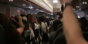 Video de pasajeros ruidosos en un vuelo de EasyJet.