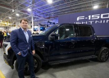 El CEO de Ford dice que 'los precios de los empleados' para todos continuarán en medio de tarifas automotrices