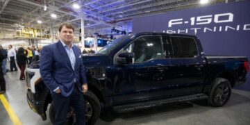 El CEO de Ford dice que 'los precios de los empleados' para todos continuarán en medio de tarifas automotrices