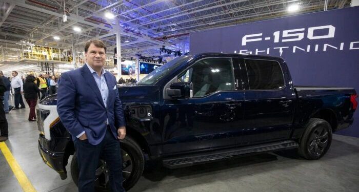 El CEO de Ford dice que 'los precios de los empleados' para todos continuarán en medio de tarifas automotrices