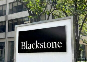 Blackstone Company Sign and Building Exterior en Park Avenue, Nueva York.