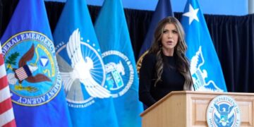 El administrador de Trump dice que pagará a los inmigrantes ilegales $ 1,000 a uno mismo