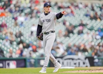 Max Fried #54 de los señala los Yankees de Nueva York en los Tigres de Detroit en la parte inferior de la séptima entrada en Comerica Park en Detroit, Mich., El 09 de abril de 2025. (Nic Antaya/Getty Images)