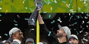 El éxito del entrenador de recompensa de los Eagles Nick Sirianni con una extensión de contrato