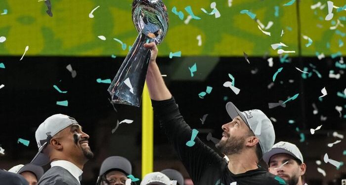 El éxito del entrenador de recompensa de los Eagles Nick Sirianni con una extensión de contrato