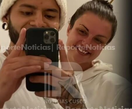 Selfie de Piero Villanueva y Hannah Almond.
