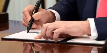 El juez federal bloquea la orden de Trump contra el bufete de abogados de Perkins Coie