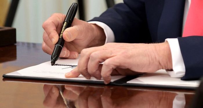 El juez federal bloquea la orden de Trump contra el bufete de abogados de Perkins Coie