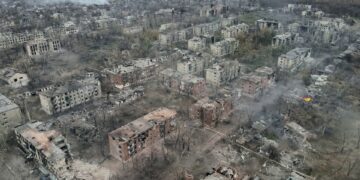 Vista aérea de edificios destruidos en Toretsk, Ucrania.