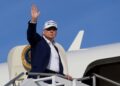 El presidente Trump se despidió de Air Force One.
