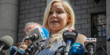 Virginia Giuffre en una conferencia de prensa.