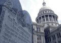 El voto clave acerca a Texas a mostrar diez mandamientos en las aulas