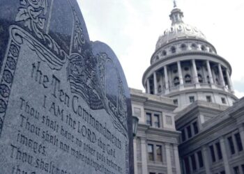 El voto clave acerca a Texas a mostrar diez mandamientos en las aulas