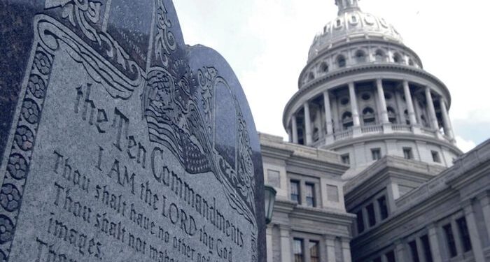 El voto clave acerca a Texas a mostrar diez mandamientos en las aulas