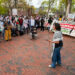 Un activista estudiantil de Harvard habla en una protesta contra la postura de Harvard en la Guerra de Gaza en Cambridge, Massachusetts, el 25 de abril de 2025.