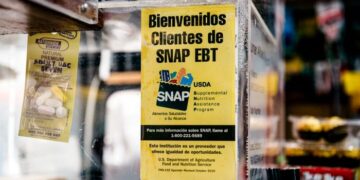 Empleado del USDA entre 6 cargados en uno de los casos de fraude de cupones de alimentos más grandes en la historia de los Estados Unidos