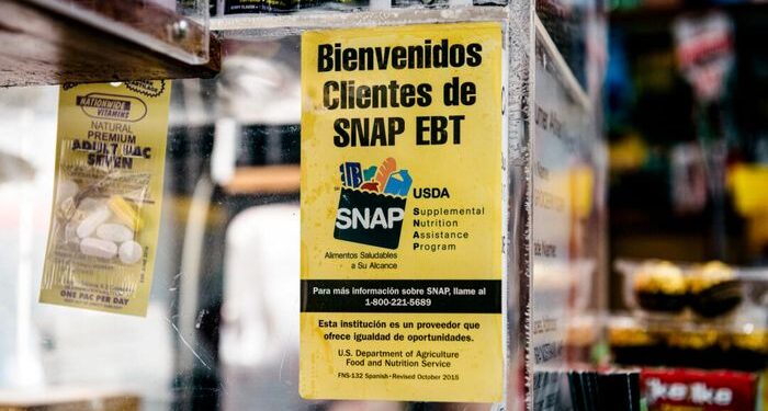 Empleado del USDA entre 6 cargados en uno de los casos de fraude de cupones de alimentos más grandes en la historia de los Estados Unidos