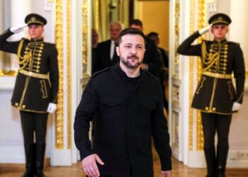 En respuesta a Putin, Zelenskyy dice que el alto el fuego debe venir antes de que las conversaciones de paz