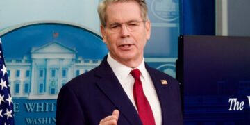 Estados Unidos podría alcanzar el límite de deuda en agosto, dice Bessent