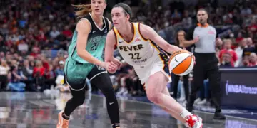 Fiebre estrella Caitlin Clark al menos 2 semanas con la tensión quads izquierda