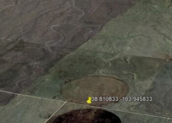 Vista aérea de tierras de cultivo con patrones circulares.