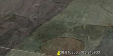 Vista aérea de tierras de cultivo con patrones circulares.