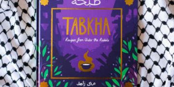Tabkha, el libro de cocina de Mona Zahed, fue publicado por Slingshot Books en nombre de los cafés para Gaza en febrero de 2025.