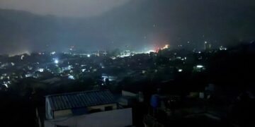 India dice que lanzó ataques aéreos contra terroristas en Cachemira controlada por Pakistán