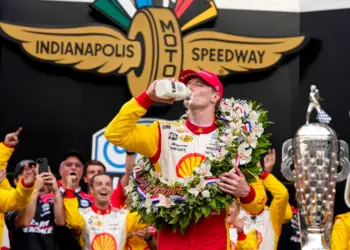 Indy 500: el doble intento de Larson, la búsqueda de tres turbas de Newgarden entre las principales historias