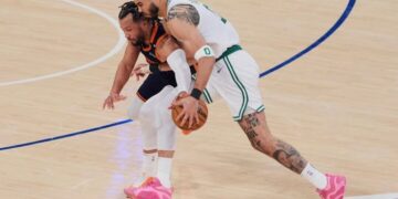 Jayson Tatum se llevó del piso con lesión en la pierna derecha y la estrella de los Celtics tendrá una resonancia magnética
