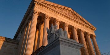 La Corte Suprema lucha con los casos judiciales en todo el país en los casos de ciudadanía de rescate de nacimiento